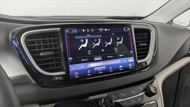 Used 2023 Chrysler Pacifica Touring-L FWD image 31