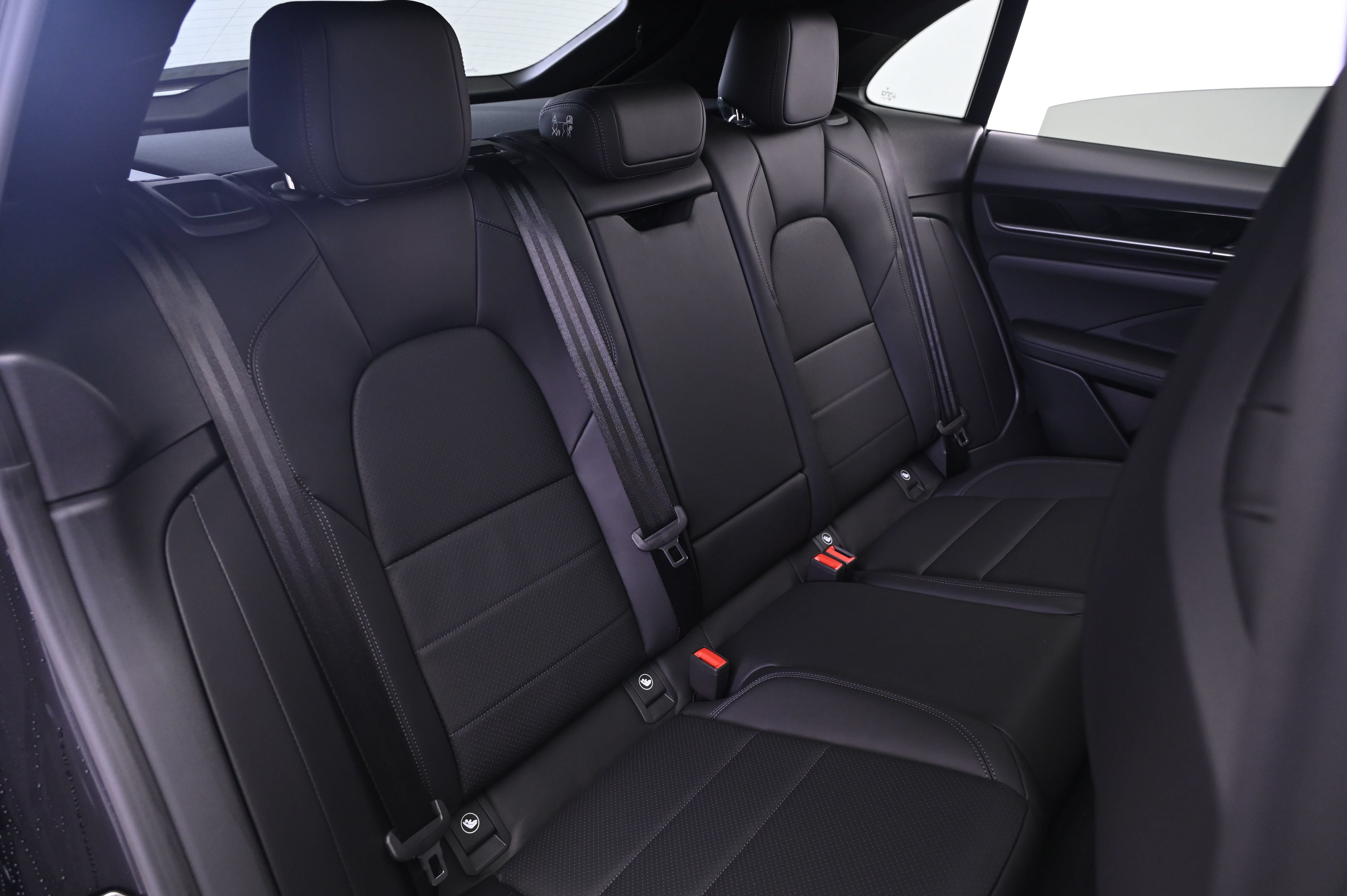 Certified 2025 Porsche Macan 4 Electric AWD/4WD image 20