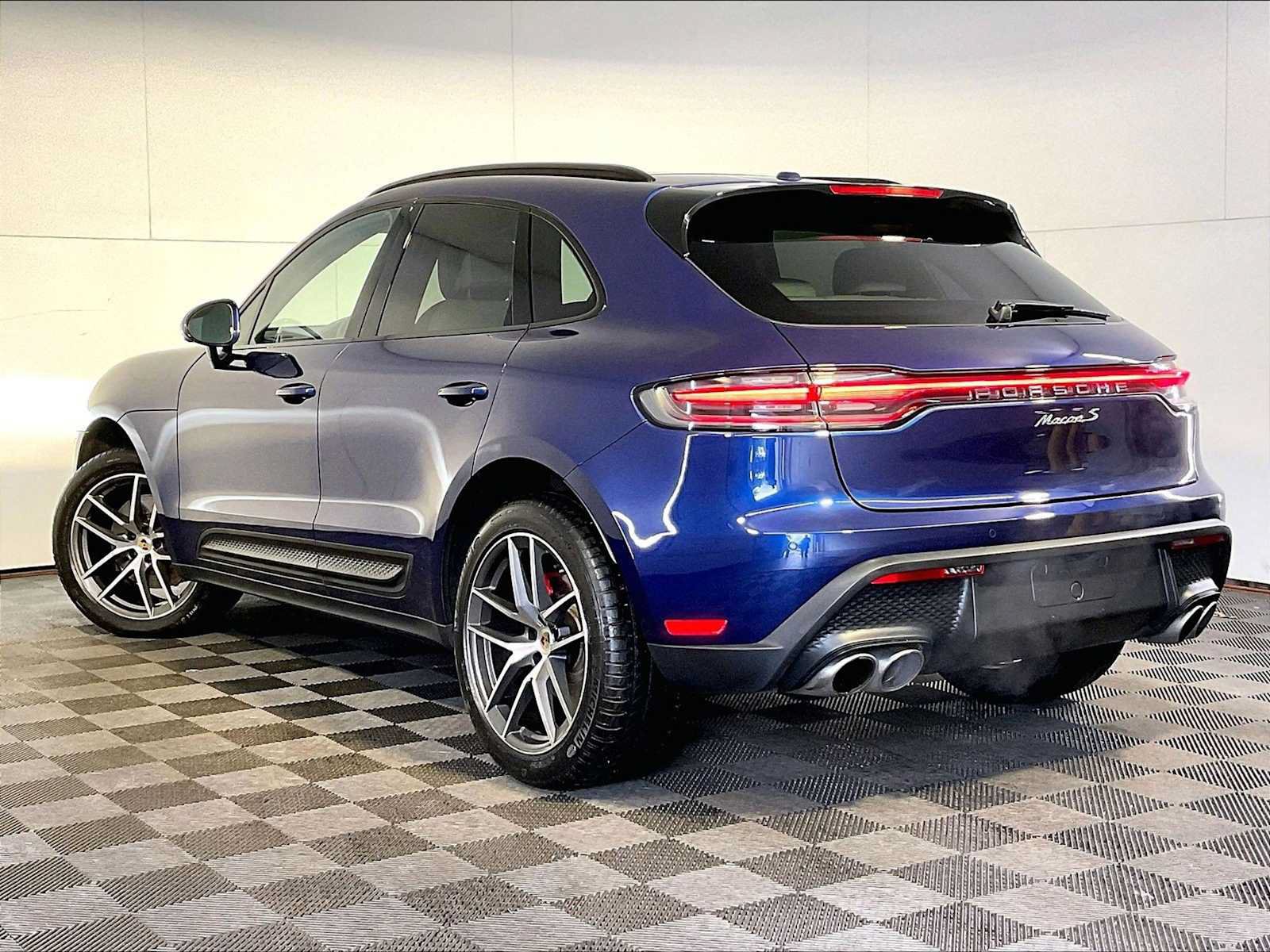 Certified 2023 Porsche Macan S AWD/4WD image 3