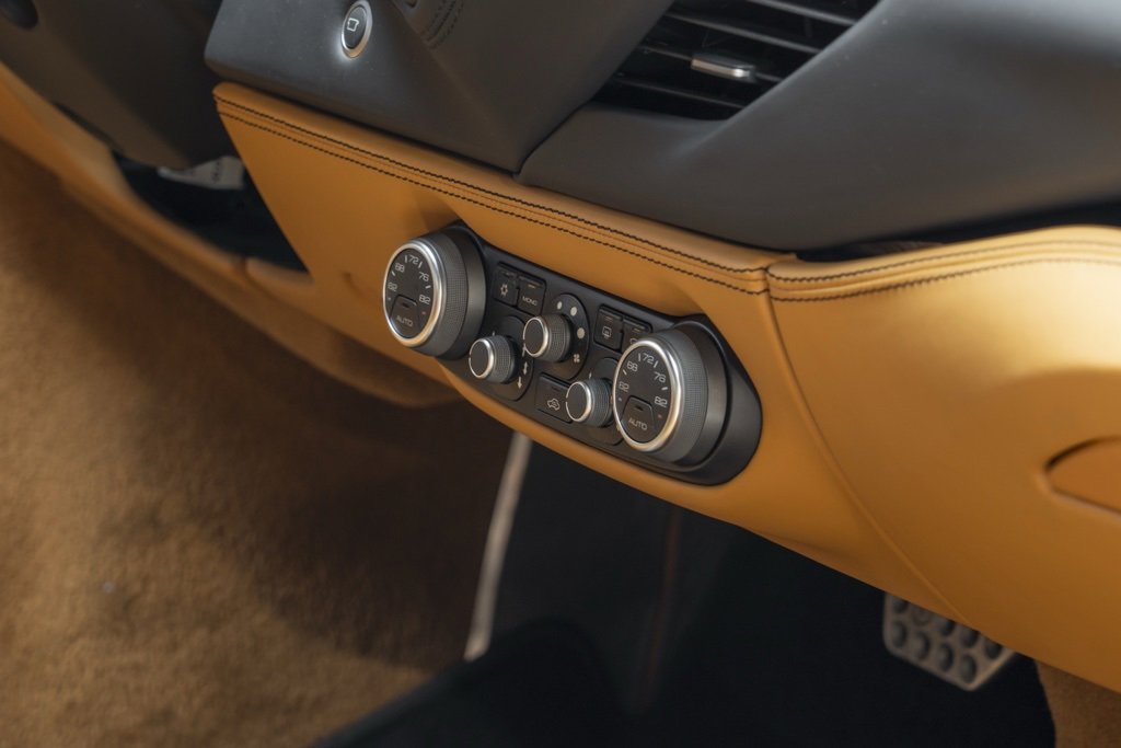 Used 2016 Ferrari 488 GTB image 31