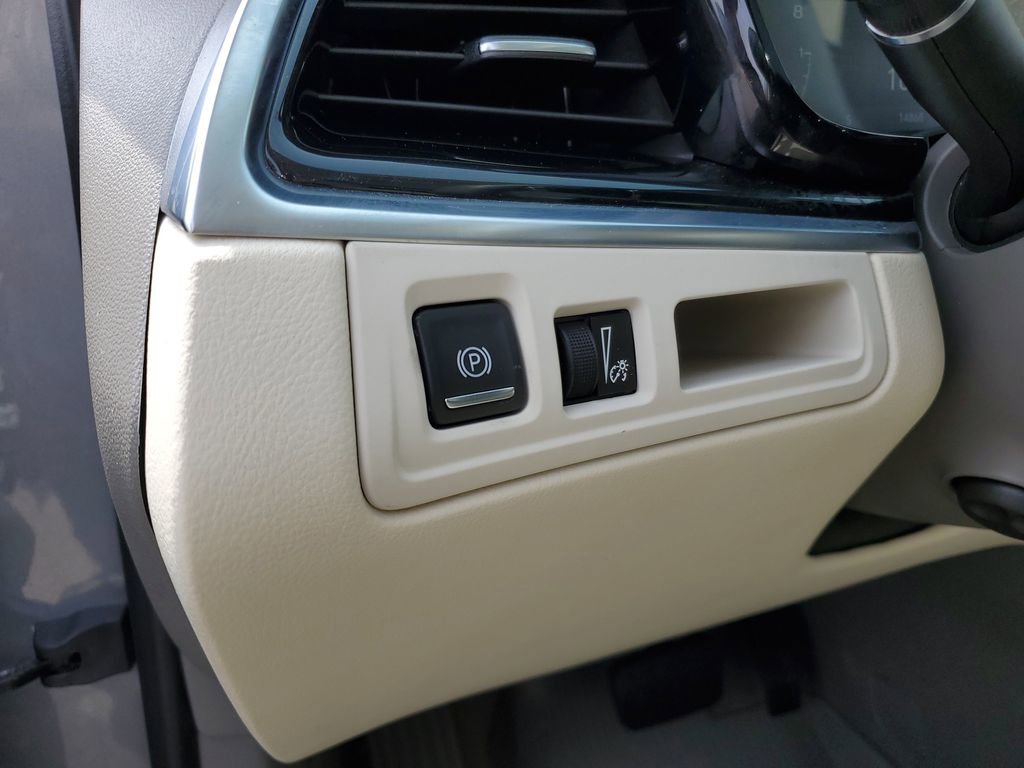 Used 2025 Cadillac XT6 Premium Luxury w/ LPO, Floor Liner Package AWD/4WD image 9