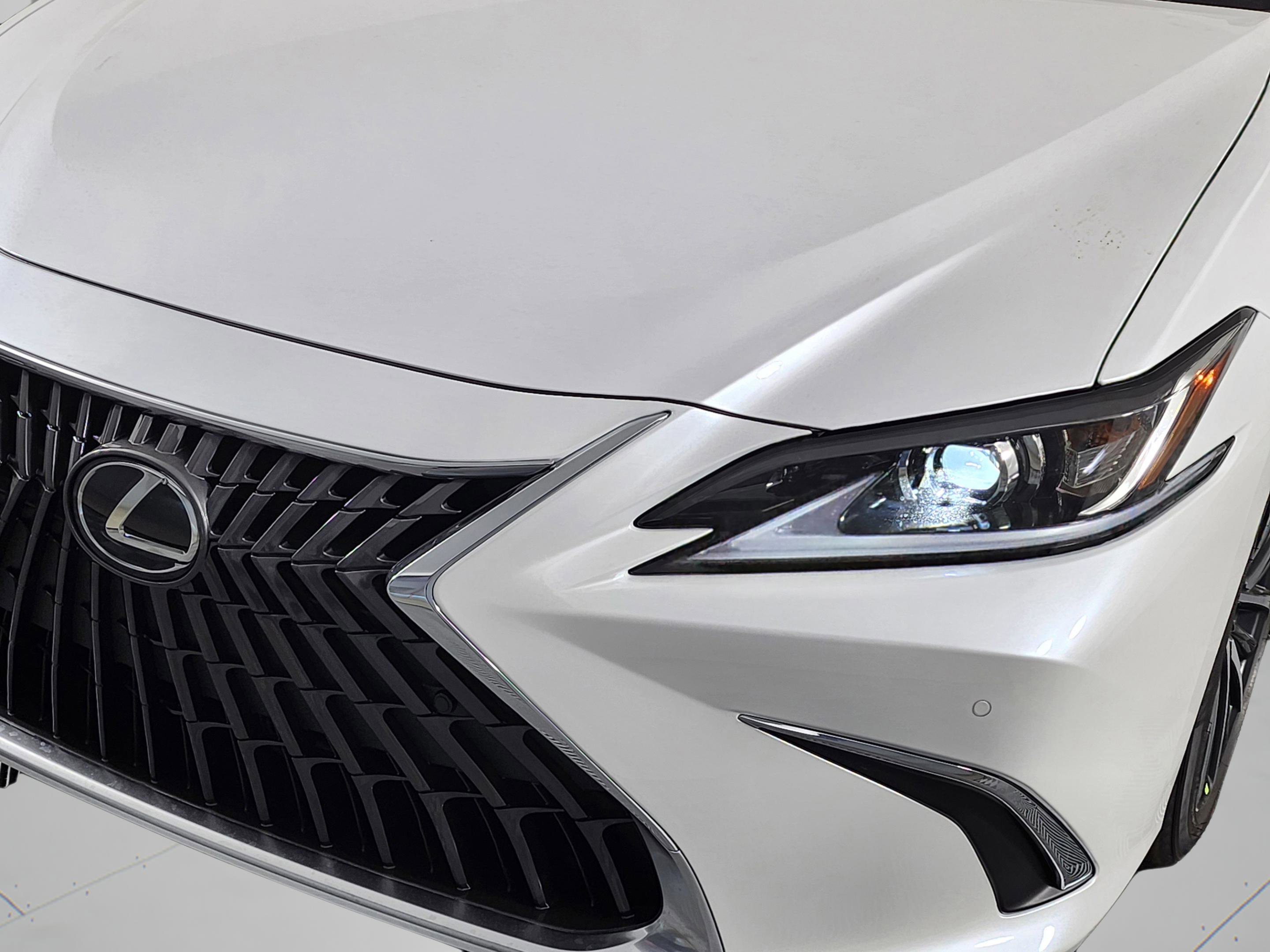 New 2025 Lexus ES 300h w/ Premium Package image 10