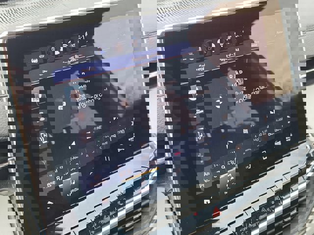 Used 2025 Jeep Compass Limited image 23