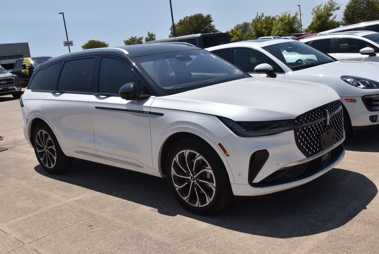 Certified 2024 Lincoln Nautilus Reserve w/ Equipment Group 202A AWD/4WD image 4