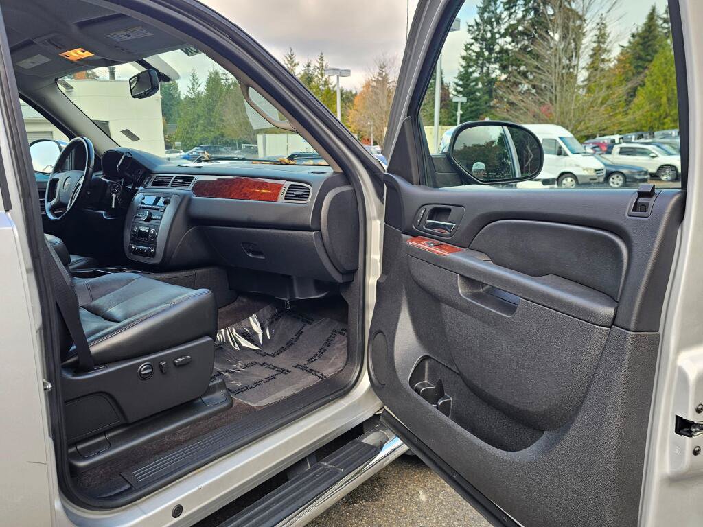 Used 2011 GMC Sierra 1500 SLT w/ Chrome Essentials Package AWD/4WD image 12
