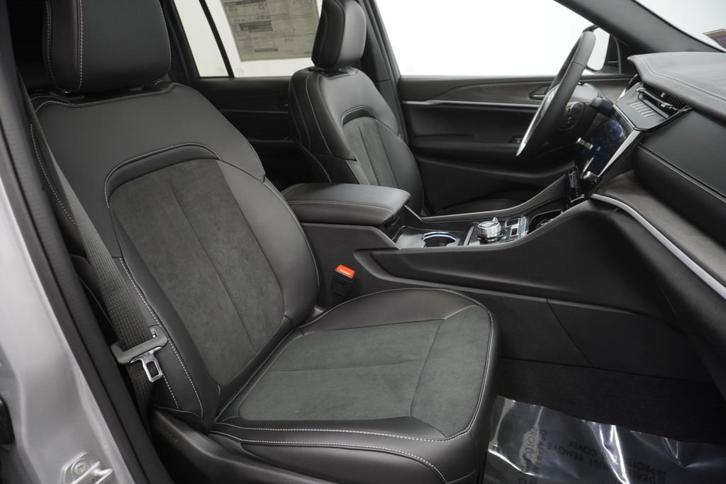 New 2026 Jeep Grand Cherokee Altitude AWD/4WD image 34