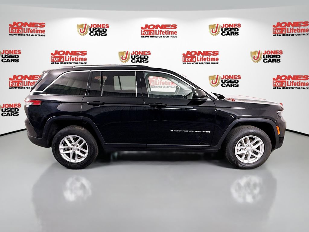 Used 2023 Jeep Grand Cherokee Laredo AWD/4WD image 16