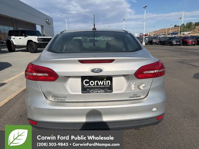 Used 2016 Ford Focus SE w/ SE Cold Weather Package FWD image 5