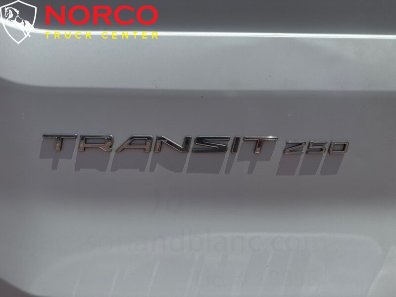 Used 2015 Ford Transit 250 130 Low Roof RWD image 12