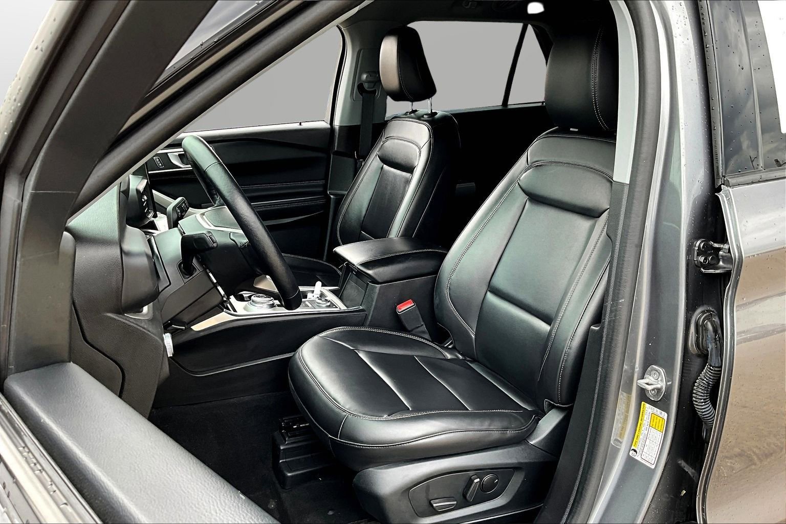 Used 2022 Ford Explorer XLT w/ Equipment Group 202A image 16