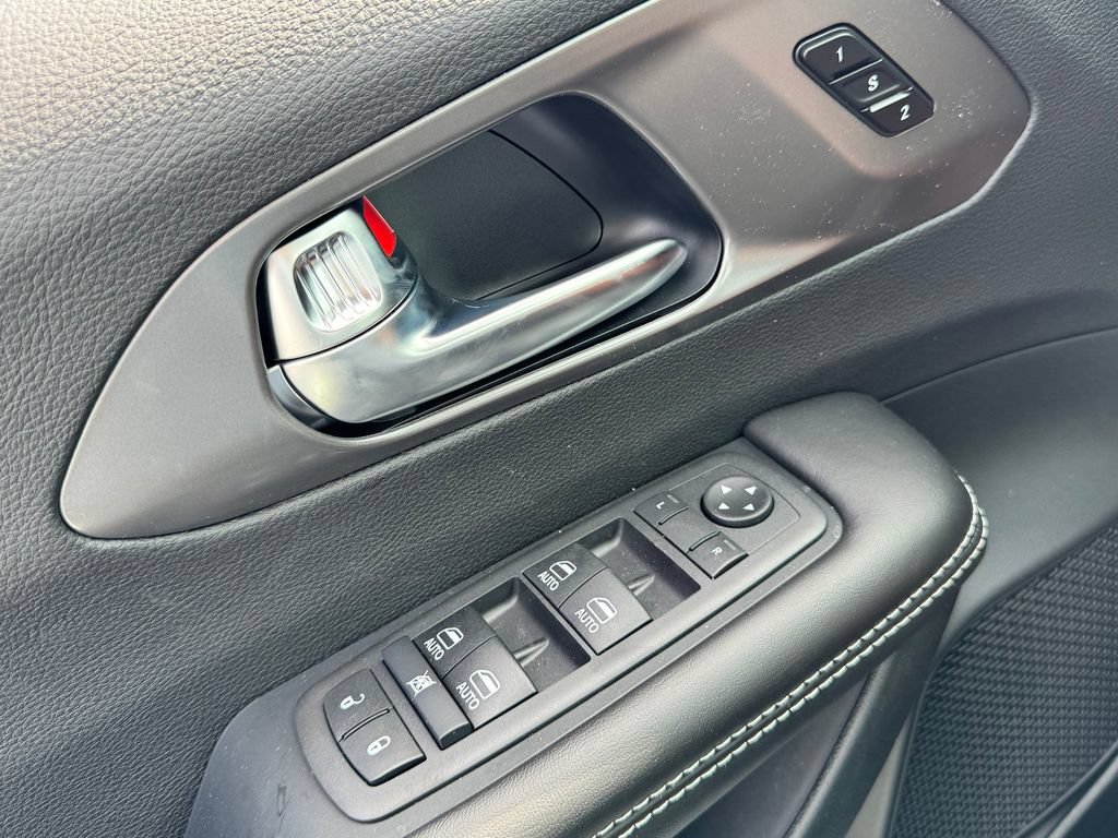 New 2026 Chrysler Pacifica Select FWD image 26