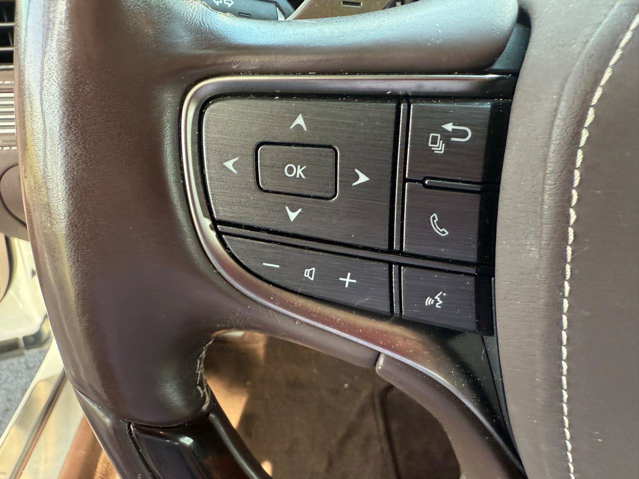Used 2018 Lexus LS 500h AWD w/ Interior Upgrade Package image 28