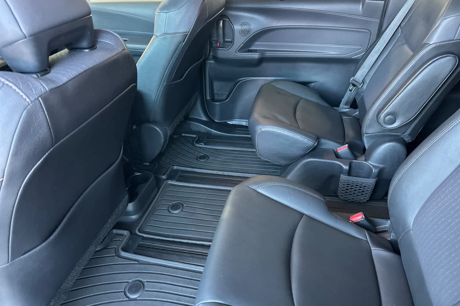 Used 2022 Toyota Sienna XLE Woodland Edition AWD/4WD image 4