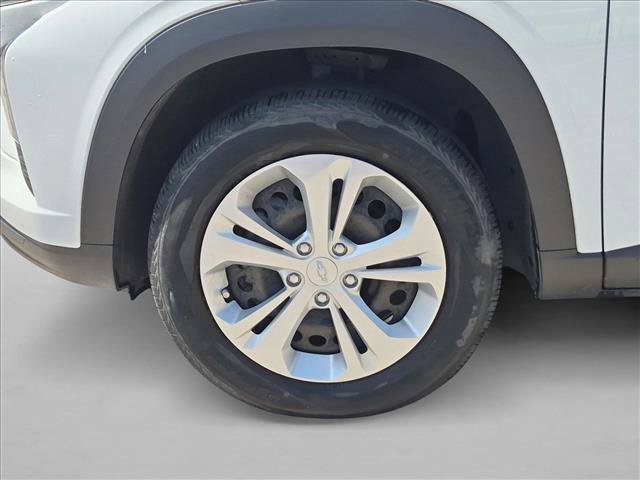 Used 2025 Chevrolet Trax LS w/ Driver Confidence Package FWD image 14