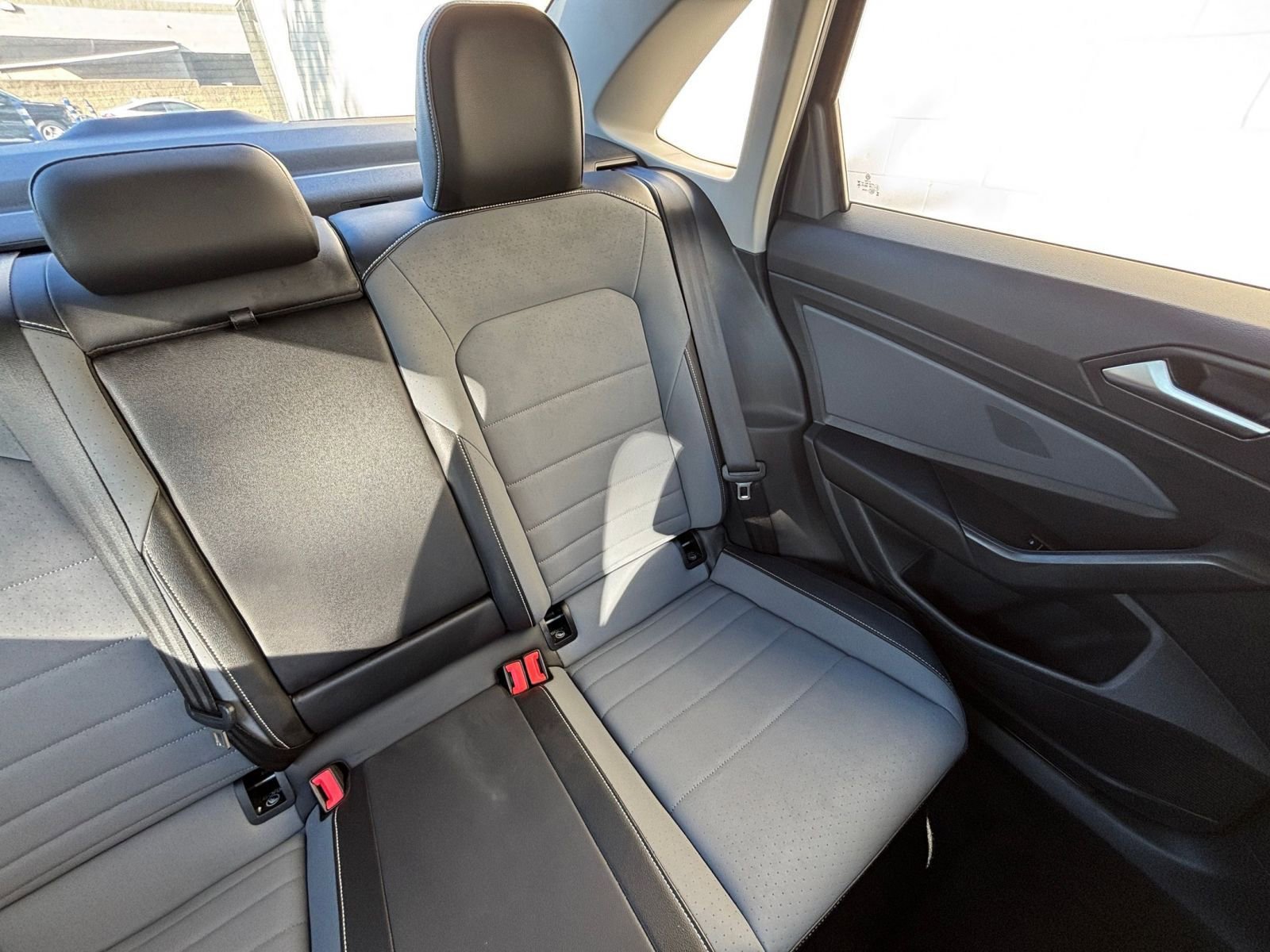 Used 2025 Volkswagen Jetta SE image 37