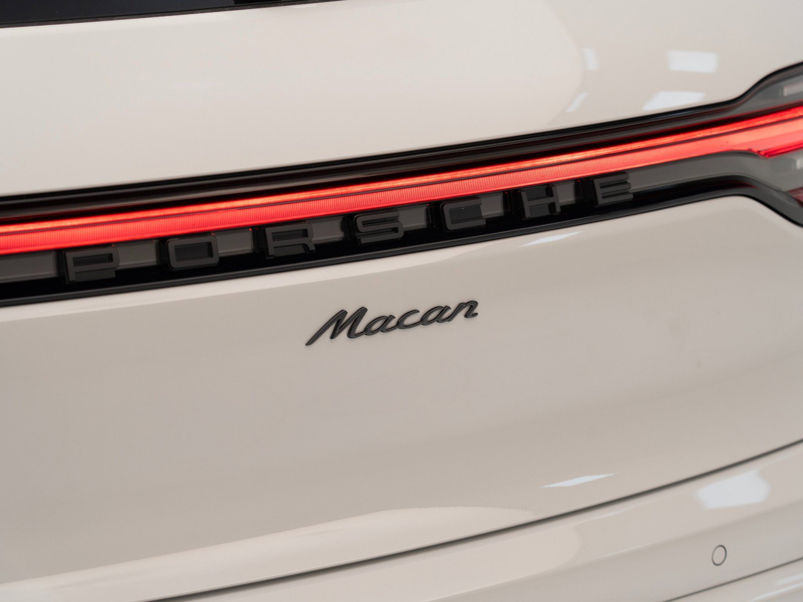 New 2026 Porsche Macan image 13