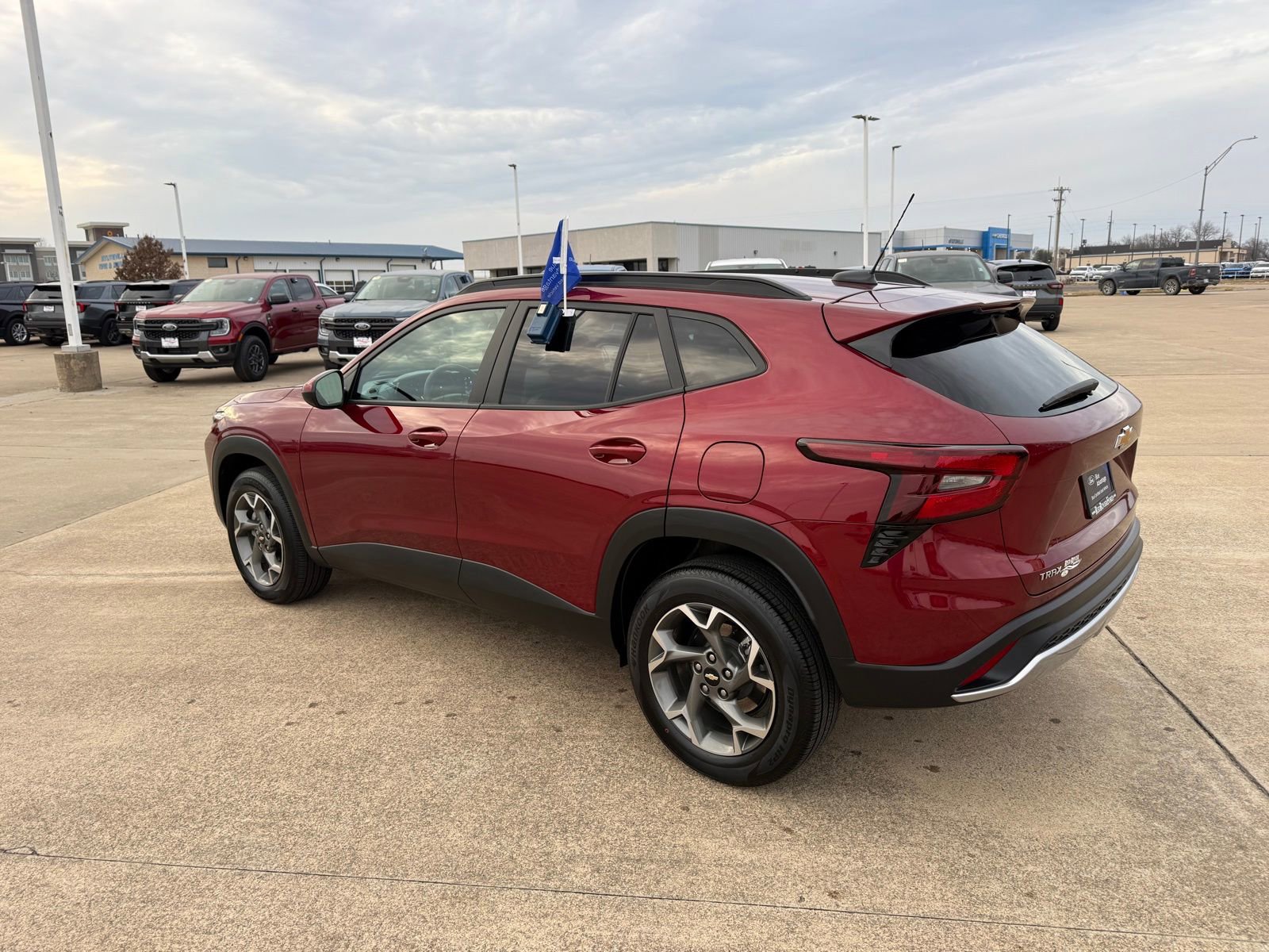 Used 2025 Chevrolet Trax LT FWD image 7