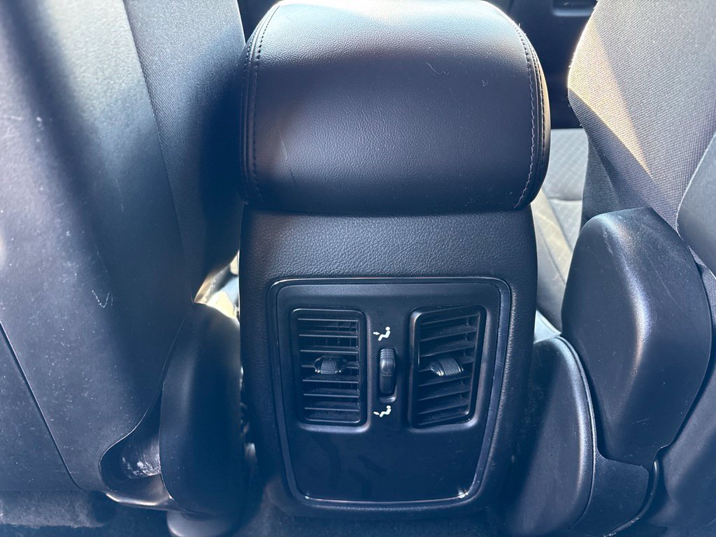 Used 2021 Jeep Grand Cherokee Laredo AWD/4WD image 18
