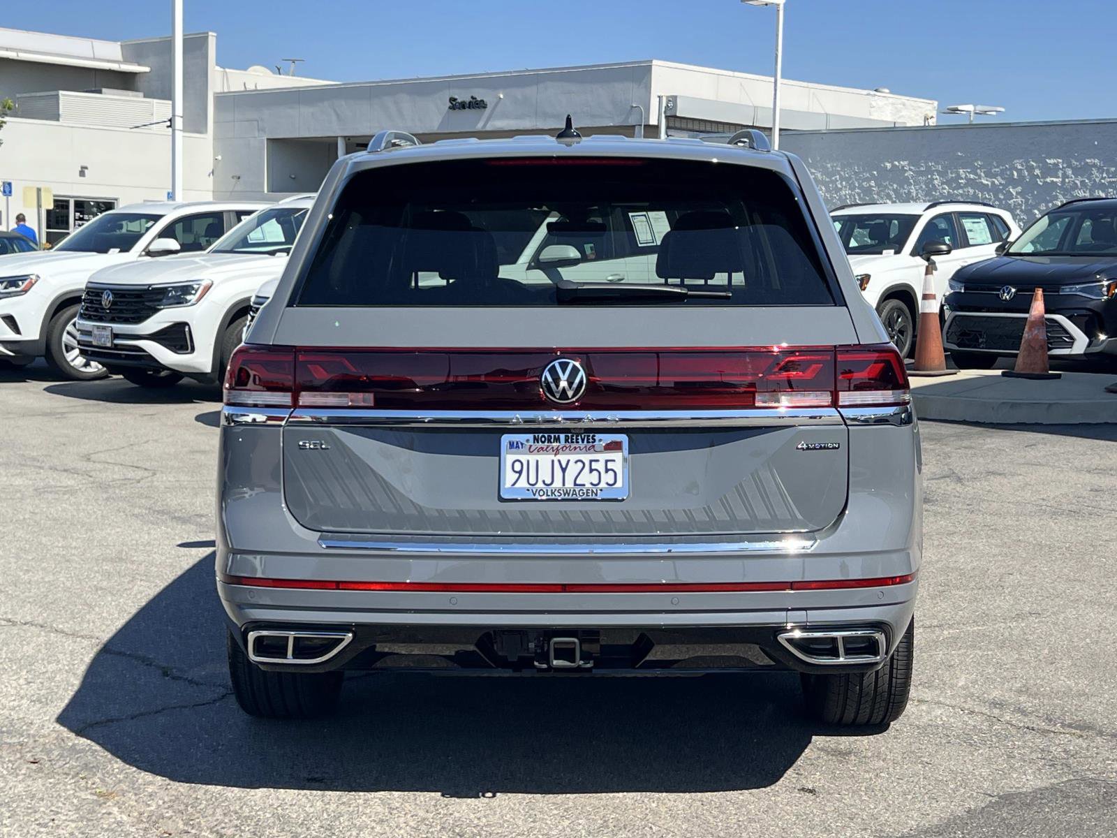 Certified 2025 Volkswagen Atlas SEL Premium R-Line image 29