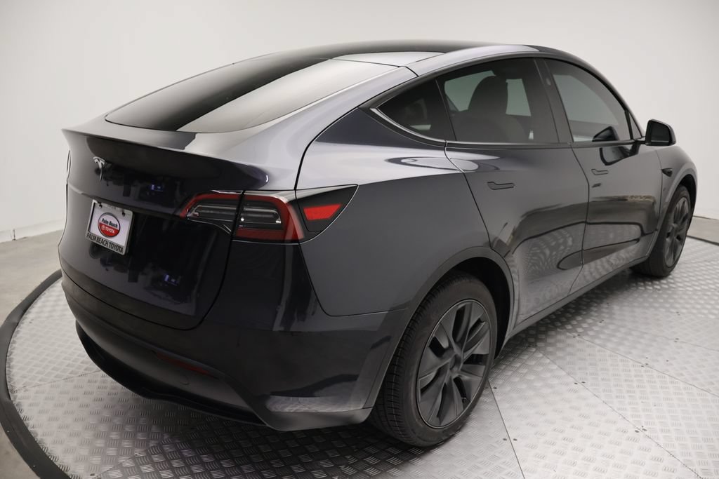 Used 2025 Tesla Model Y Long Range RWD image 8