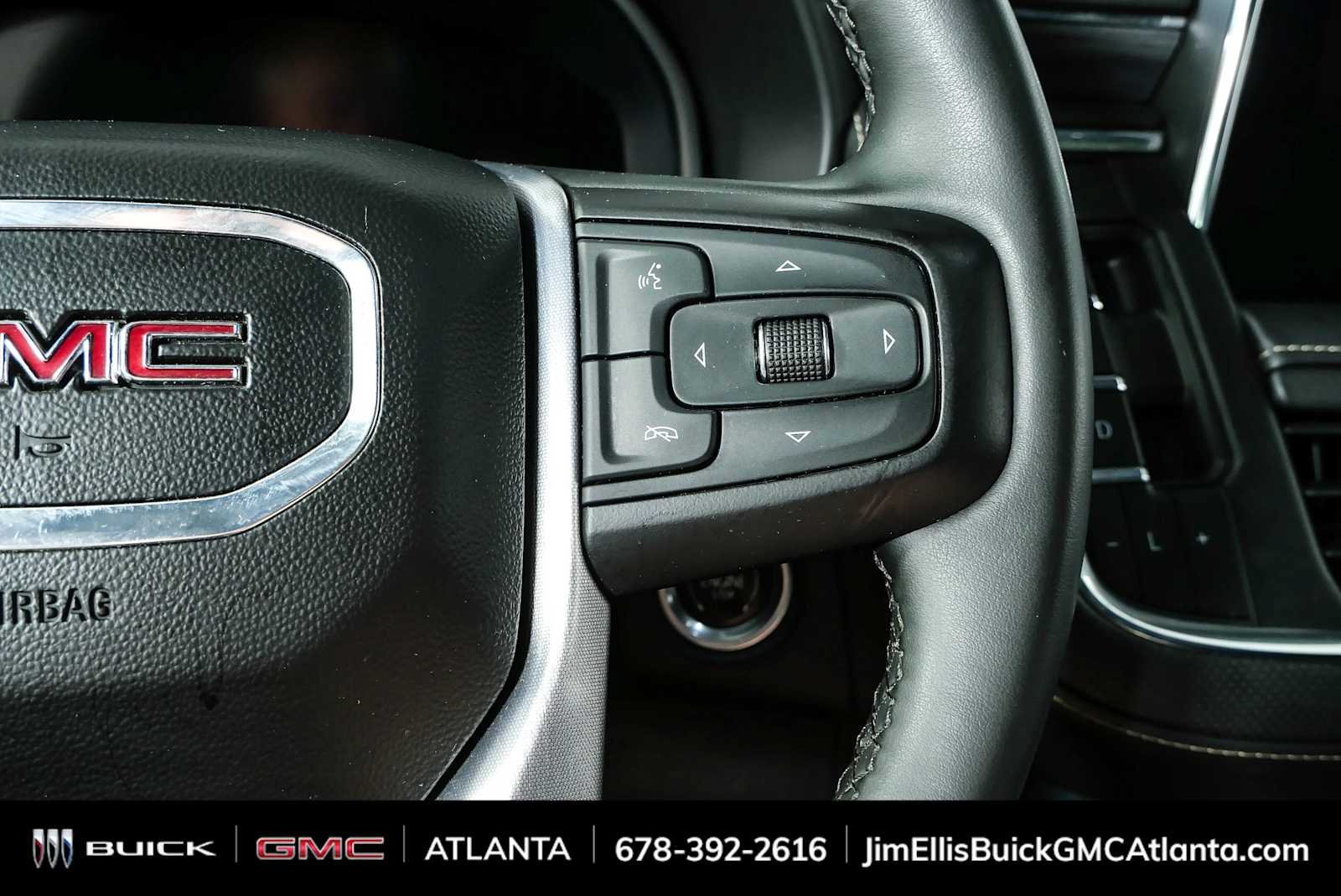 Used 2023 GMC Yukon XL SLT AWD/4WD image 23