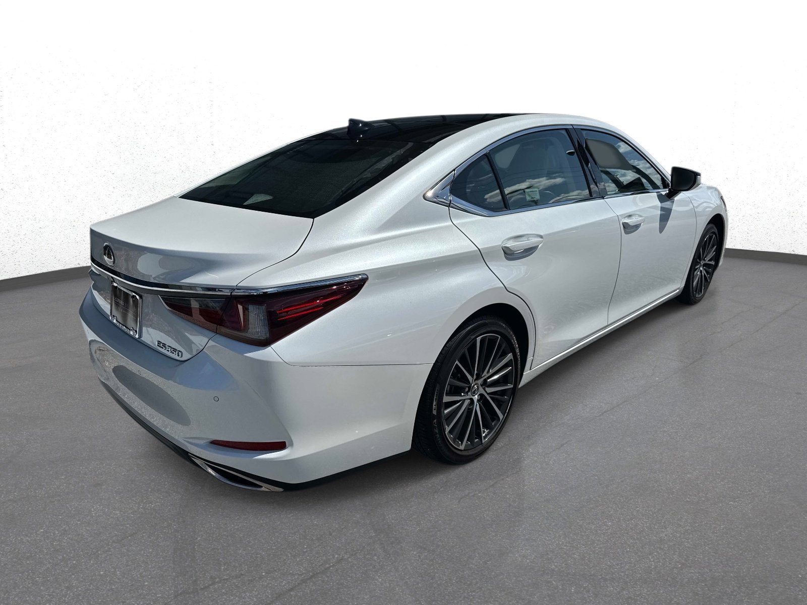 Used 2025 Lexus ES 350 w/ Premium Package FWD image 3
