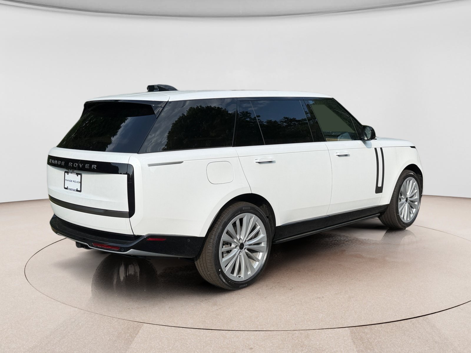 New 2026 Land Rover Range Rover Long Wheelbase SE AWD/4WD image 5