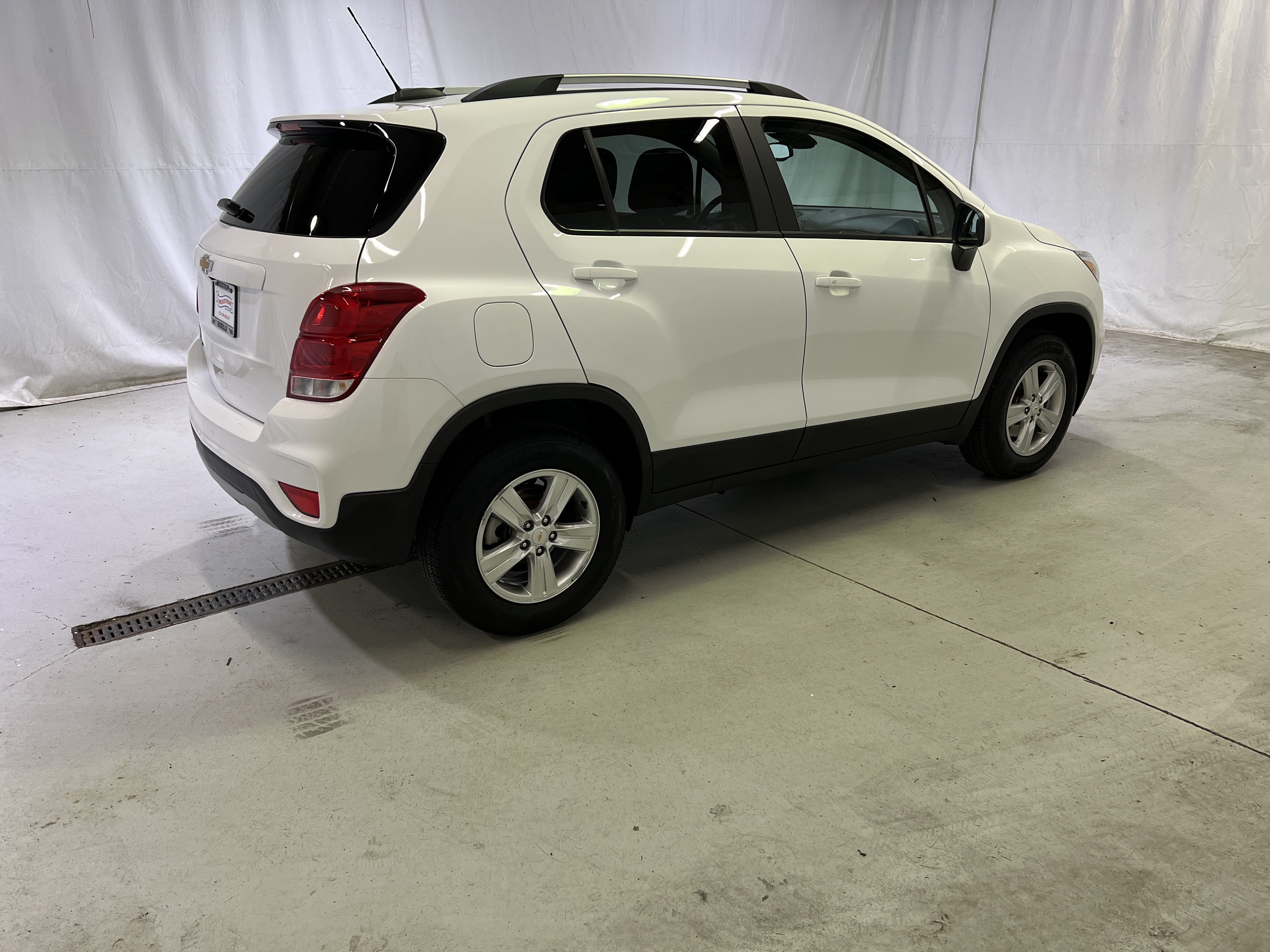 Certified 2021 Chevrolet Trax LT w/ LT Convenience Package AWD/4WD image 11