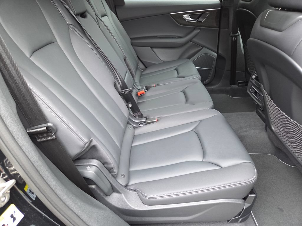 Certified 2026 Audi Q7 2.0T Premium w/ Convenience Plus Package AWD/4WD image 5