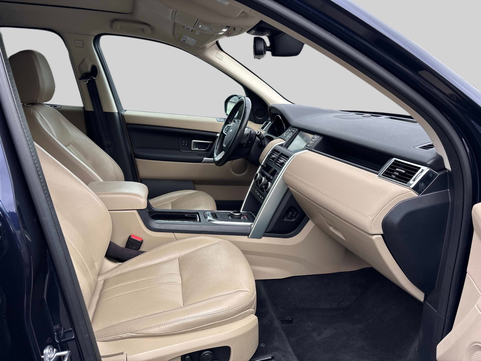 Used 2019 Land Rover Discovery Sport HSE image 19