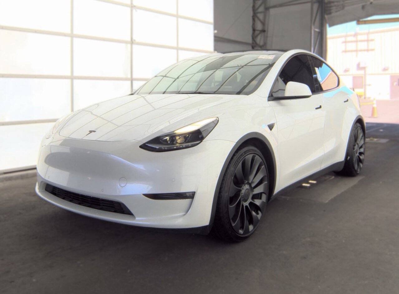 Used 2022 Tesla Model Y Performance AWD/4WD image 2