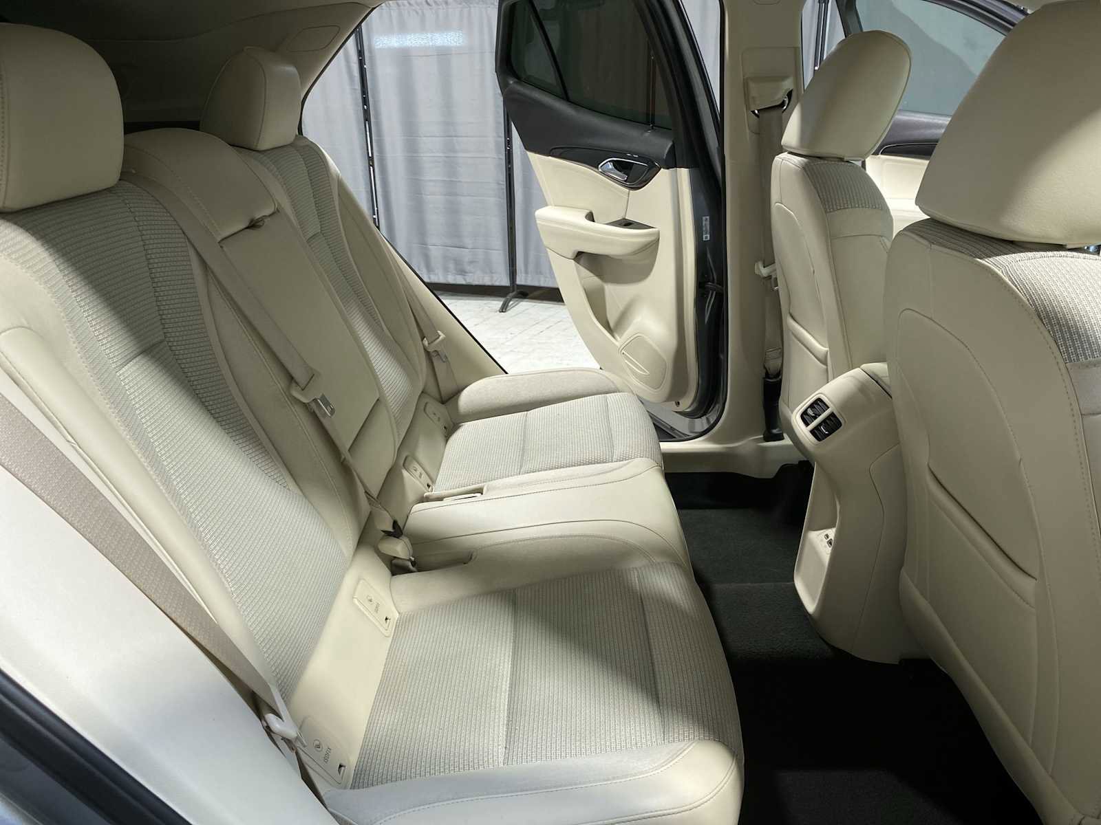 Used 2023 Buick Envision Preferred image 13