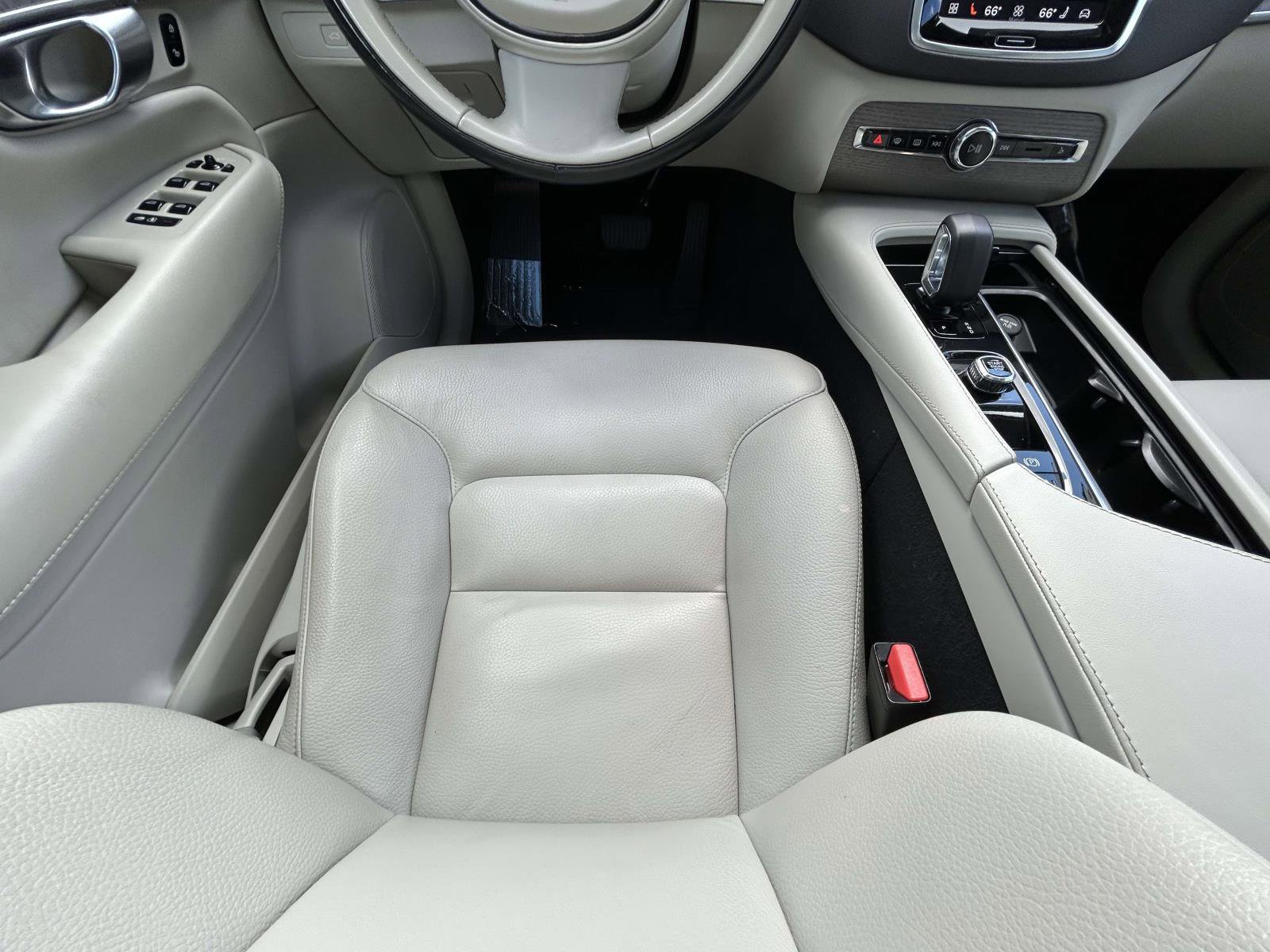 Certified 2024 Volvo XC90 B6 Core w/ Protection Package Premier image 15