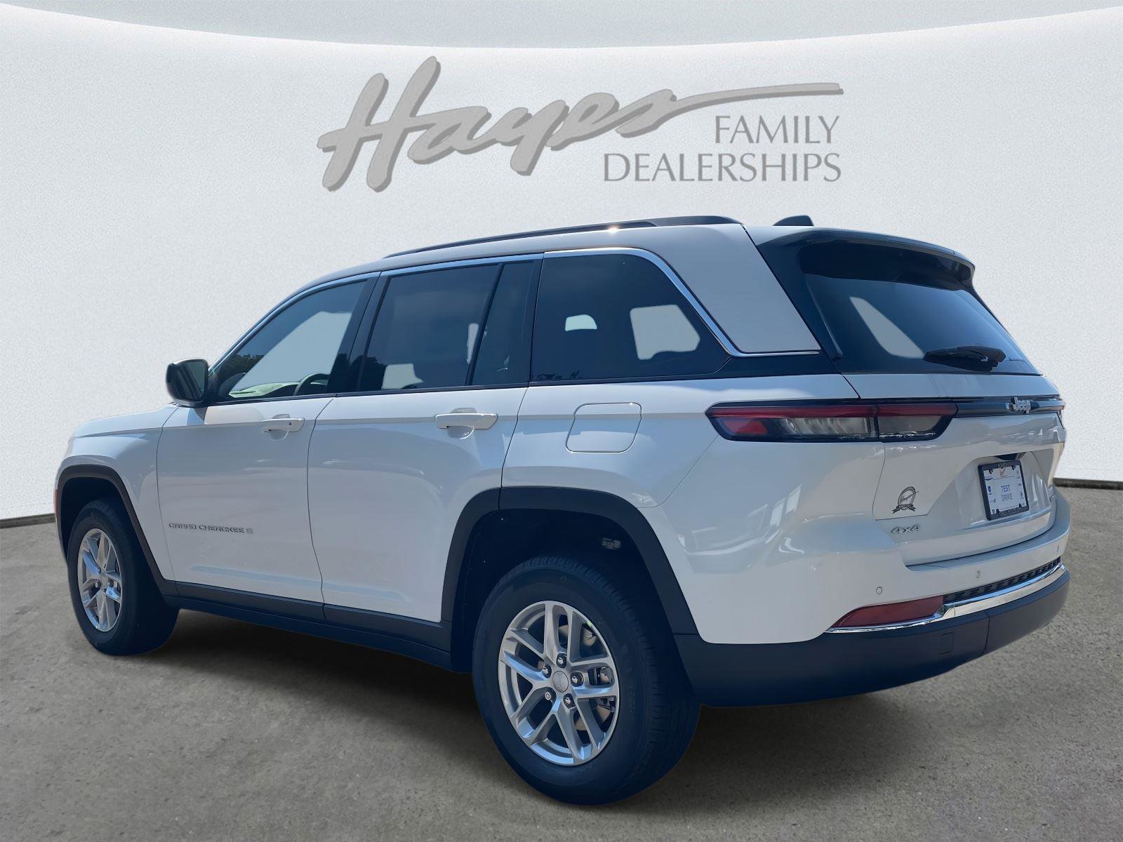 New 2025 Jeep Grand Cherokee Laredo X w/ Luxury Tech Group I image 24