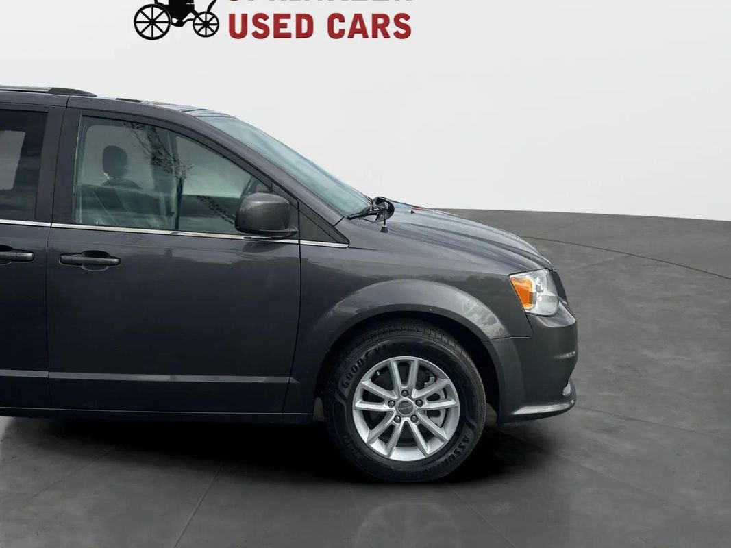 Used 2019 Dodge Grand Caravan SXT image 4