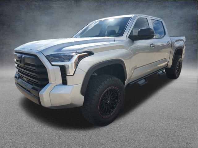 Used 2025 Toyota Tundra SR5 w/ SR5 Premium Package AWD/4WD image 4
