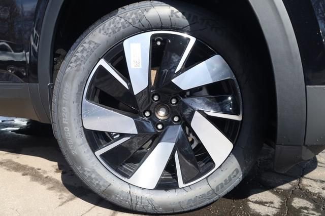 New 2026 Volkswagen Atlas Cross Sport SE image 2