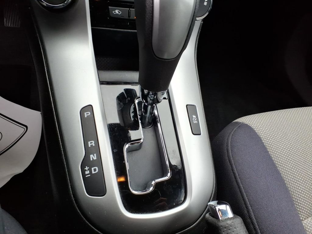 Used 2013 Chevrolet Cruze LS FWD image 19