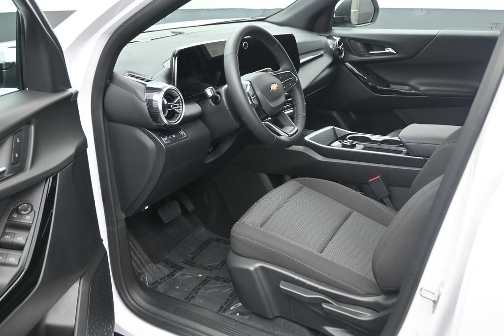 Used 2026 Chevrolet Equinox LT w/ Safety and Technology Package FWD image 10