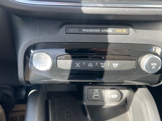Used 2025 Ford Escape Platinum AWD/4WD image 20