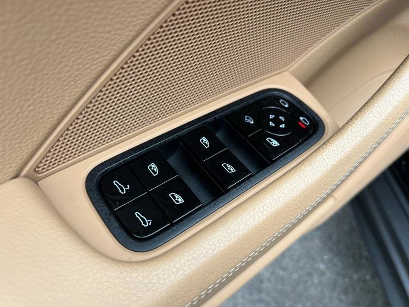 Used 2017 Porsche Panamera 4 AWD/4WD image 28