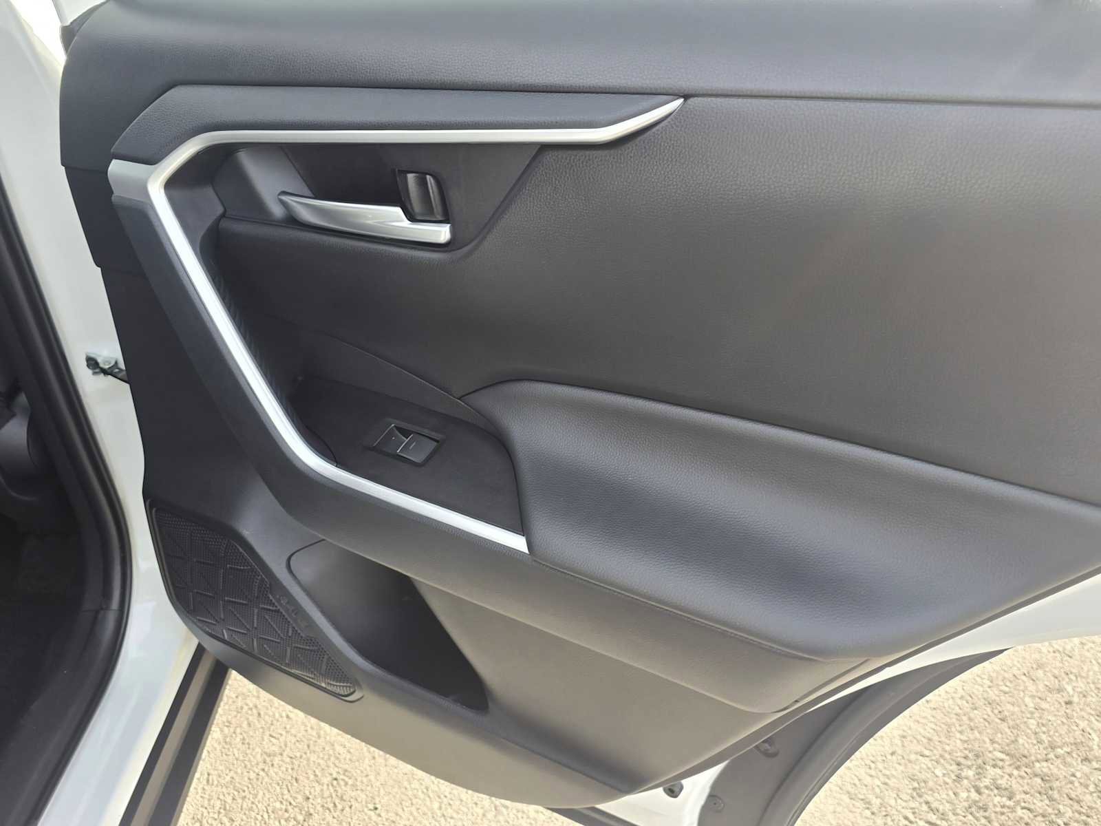 Used 2025 Toyota RAV4 XLE w/ Weather Package image 13