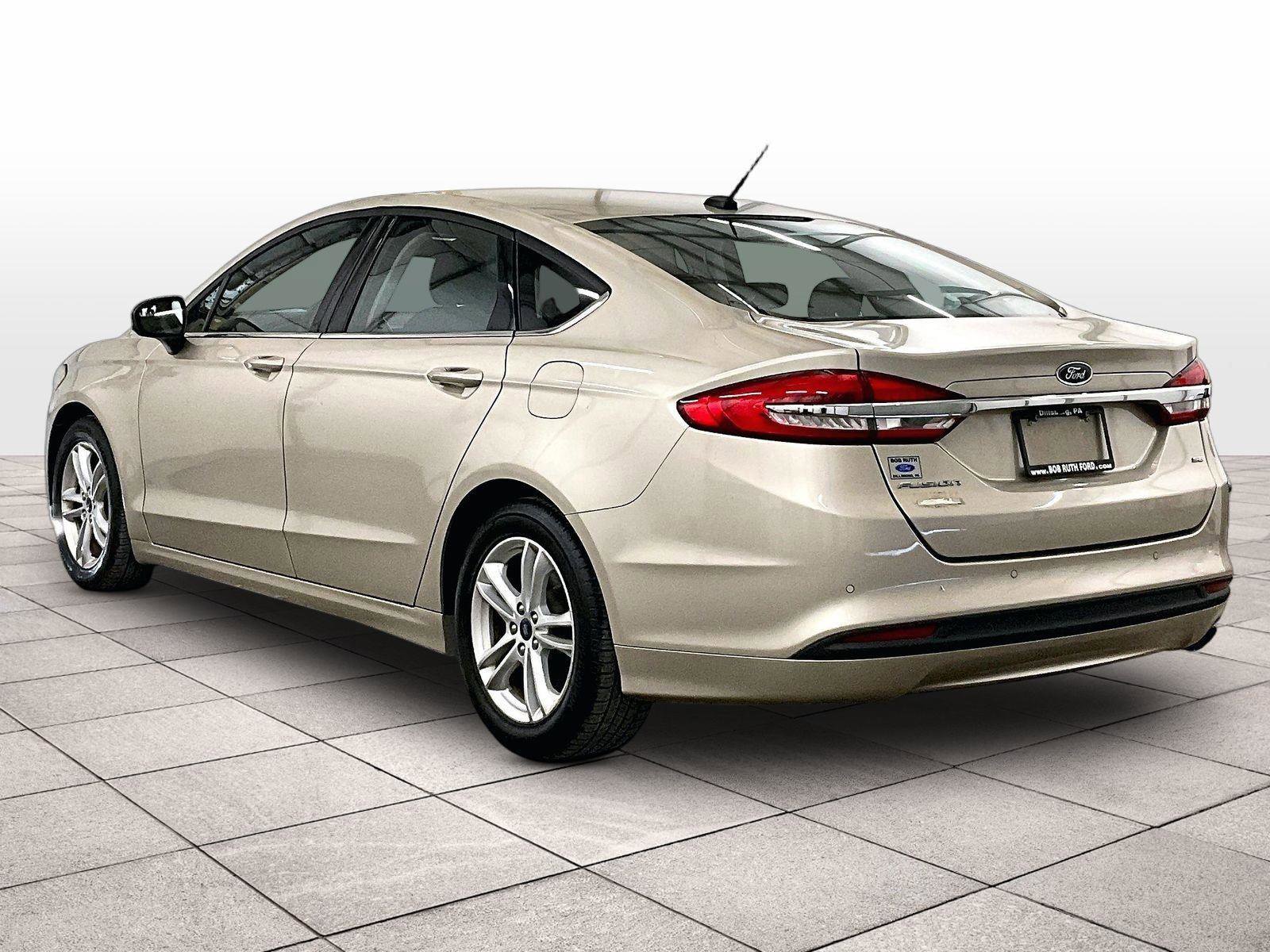 Used 2018 Ford Fusion SE w/ Fusion SE Technology Package image 10