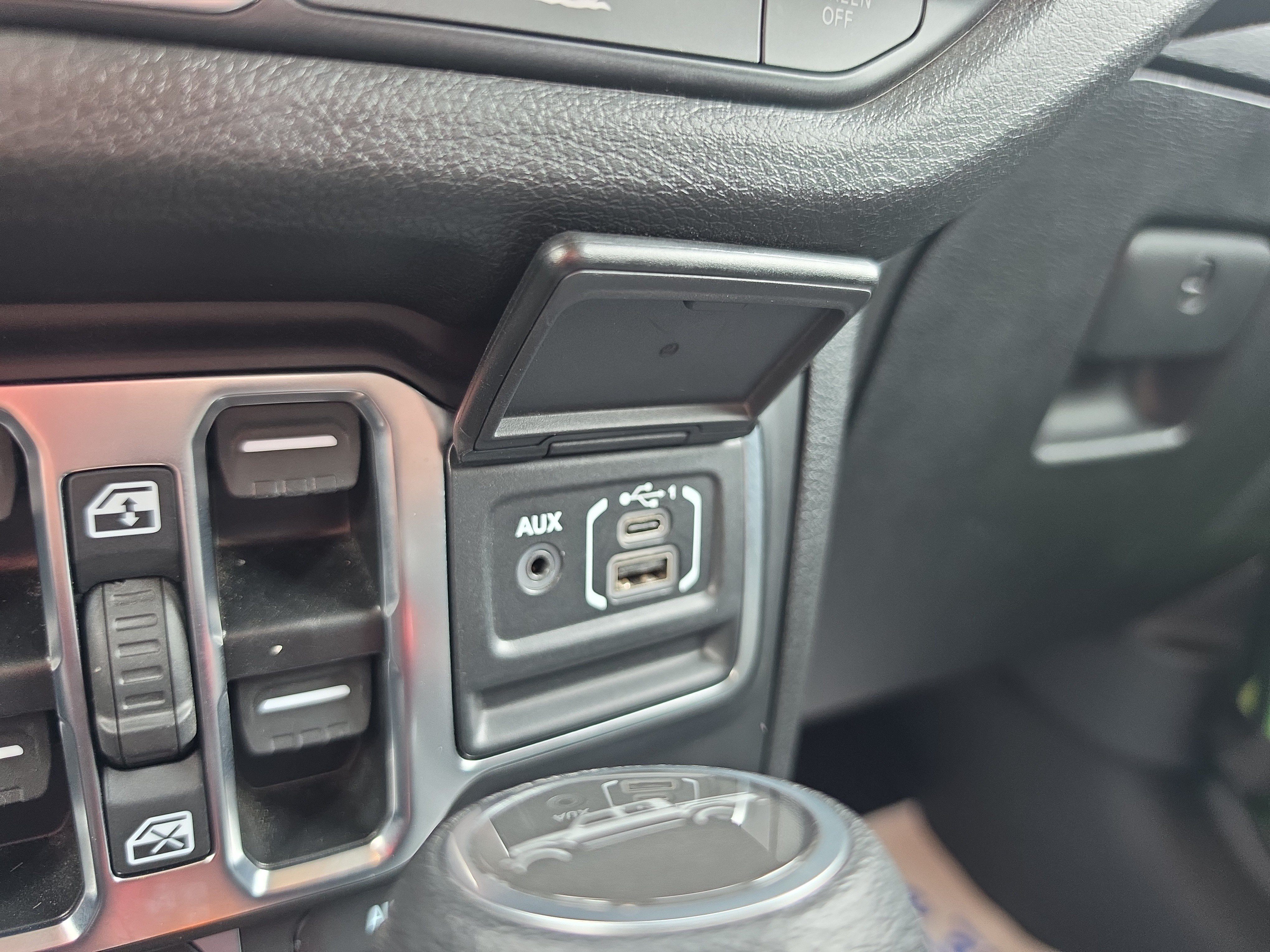 Used 2025 Jeep Gladiator Sport AWD/4WD image 35