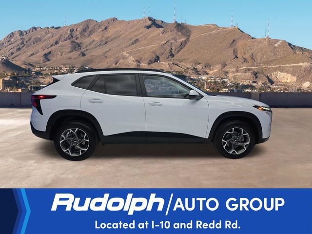 Used 2025 Chevrolet Trax LT FWD image 6