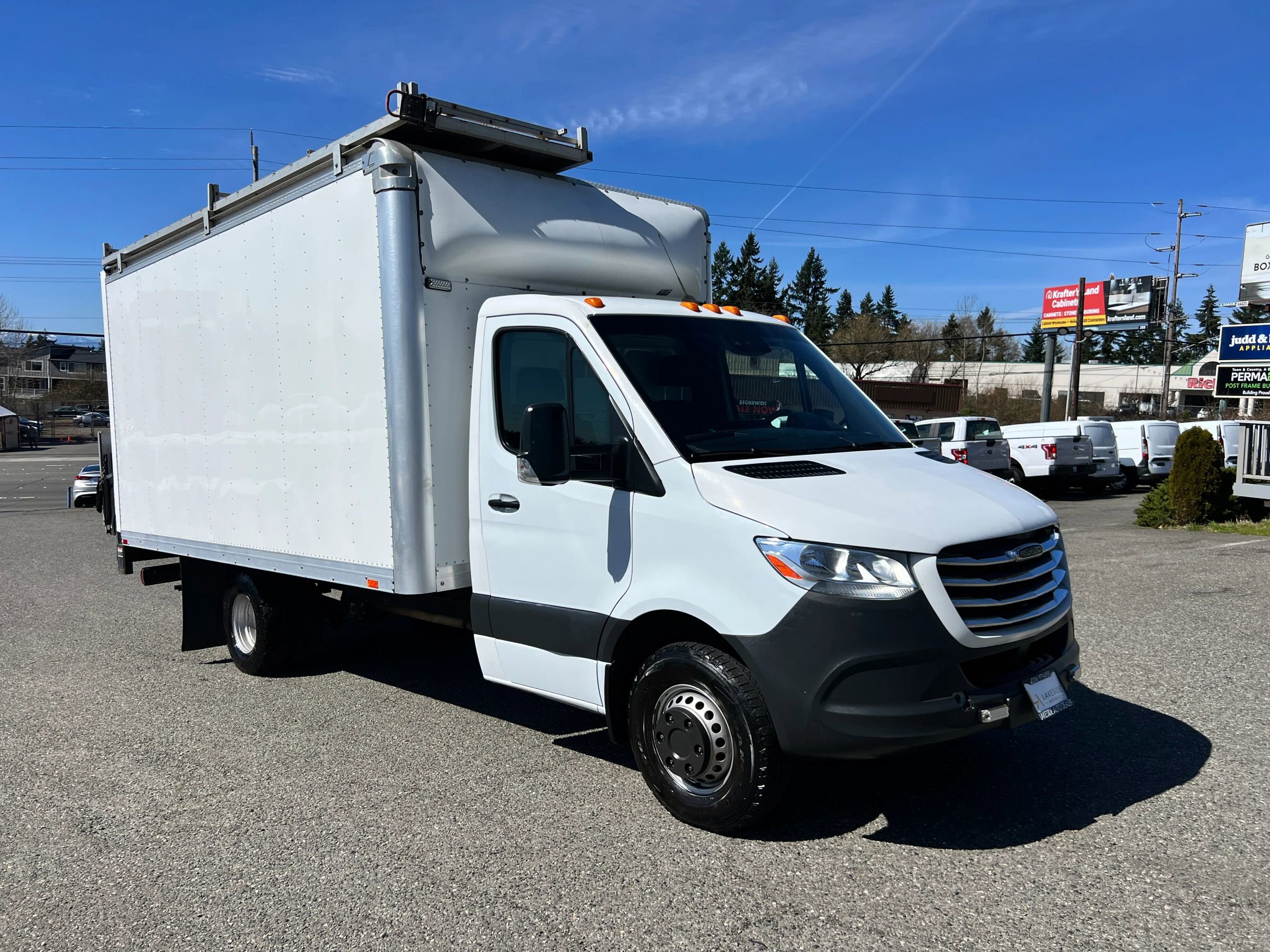 Used 2019 Freightliner Sprinter 3500 w/ Premium Package image 3