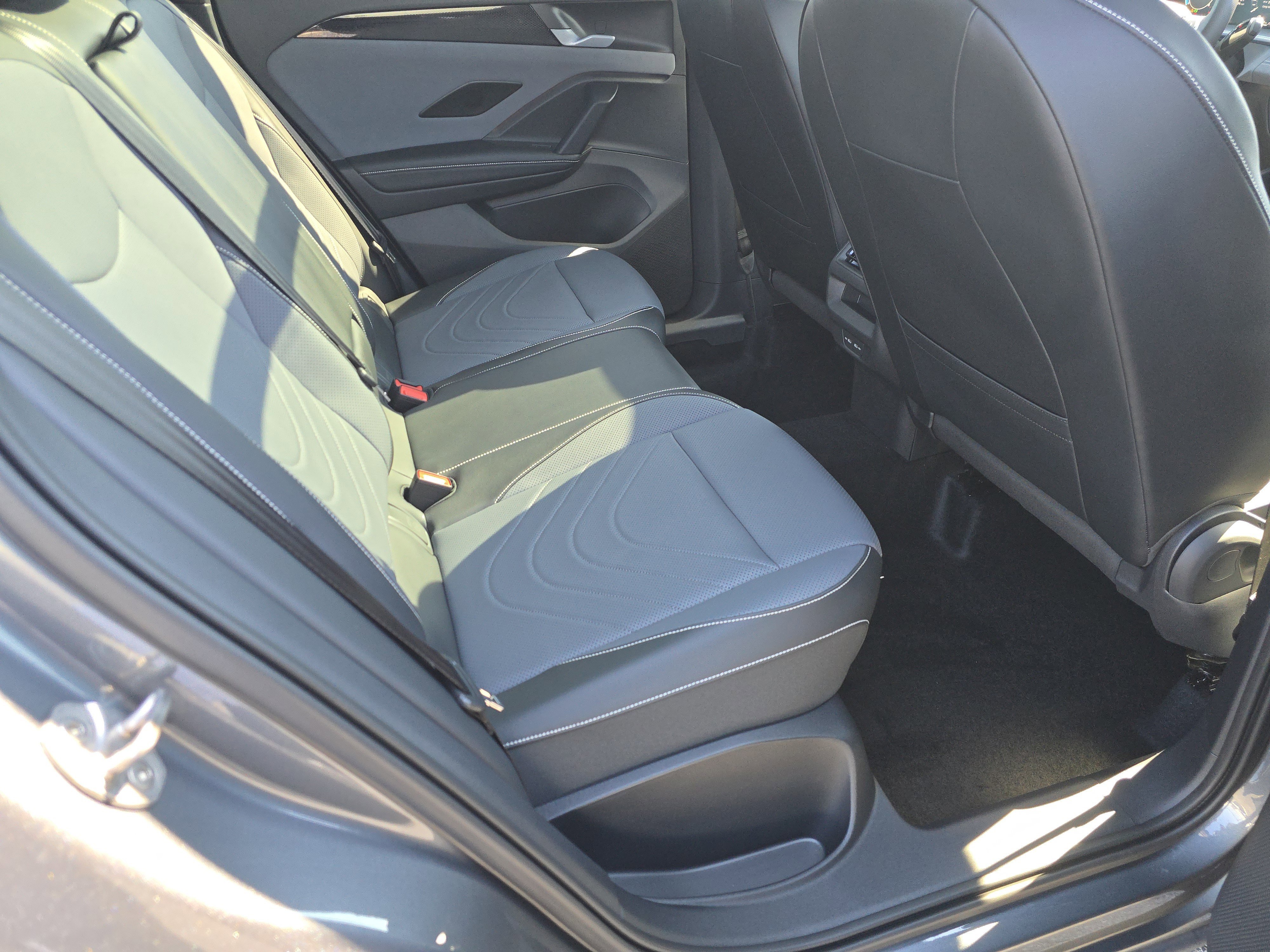 New 2026 Volkswagen Tiguan SE R-Line AWD/4WD image 17