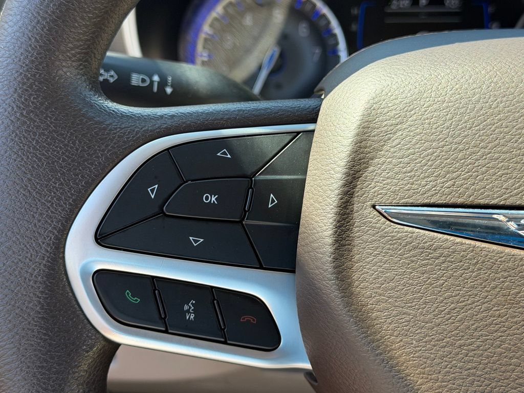 Used 2019 Chrysler Pacifica LX w/ Tire & Wheel Group FWD image 12