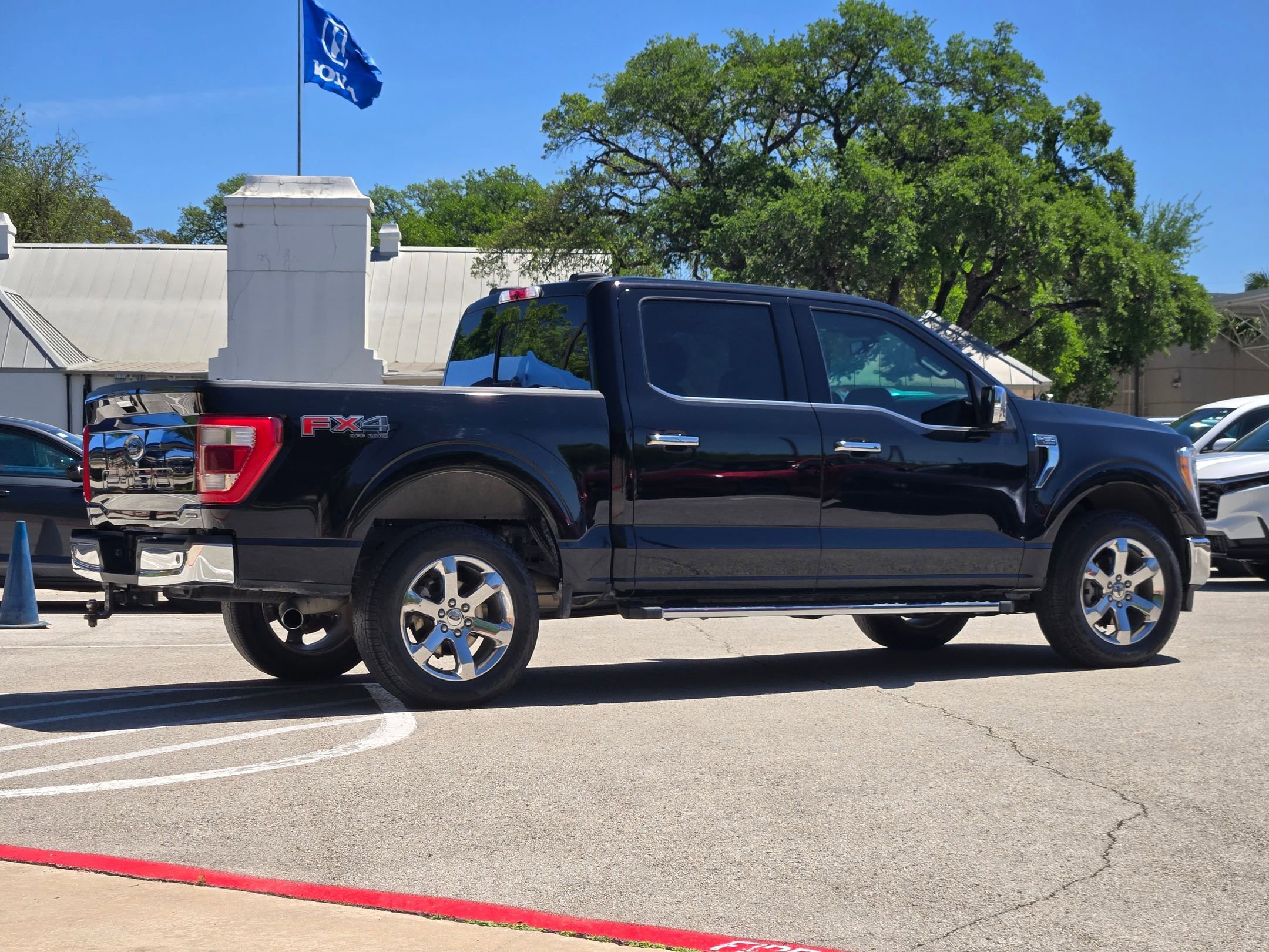 Used 2021 Ford F150 Lariat image 3