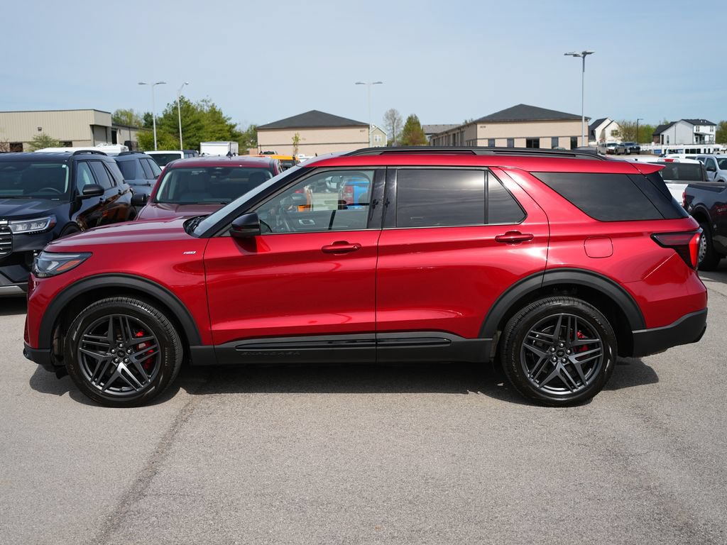 Used 2025 Ford Explorer ST-Line w/ Premium Package AWD/4WD image 3